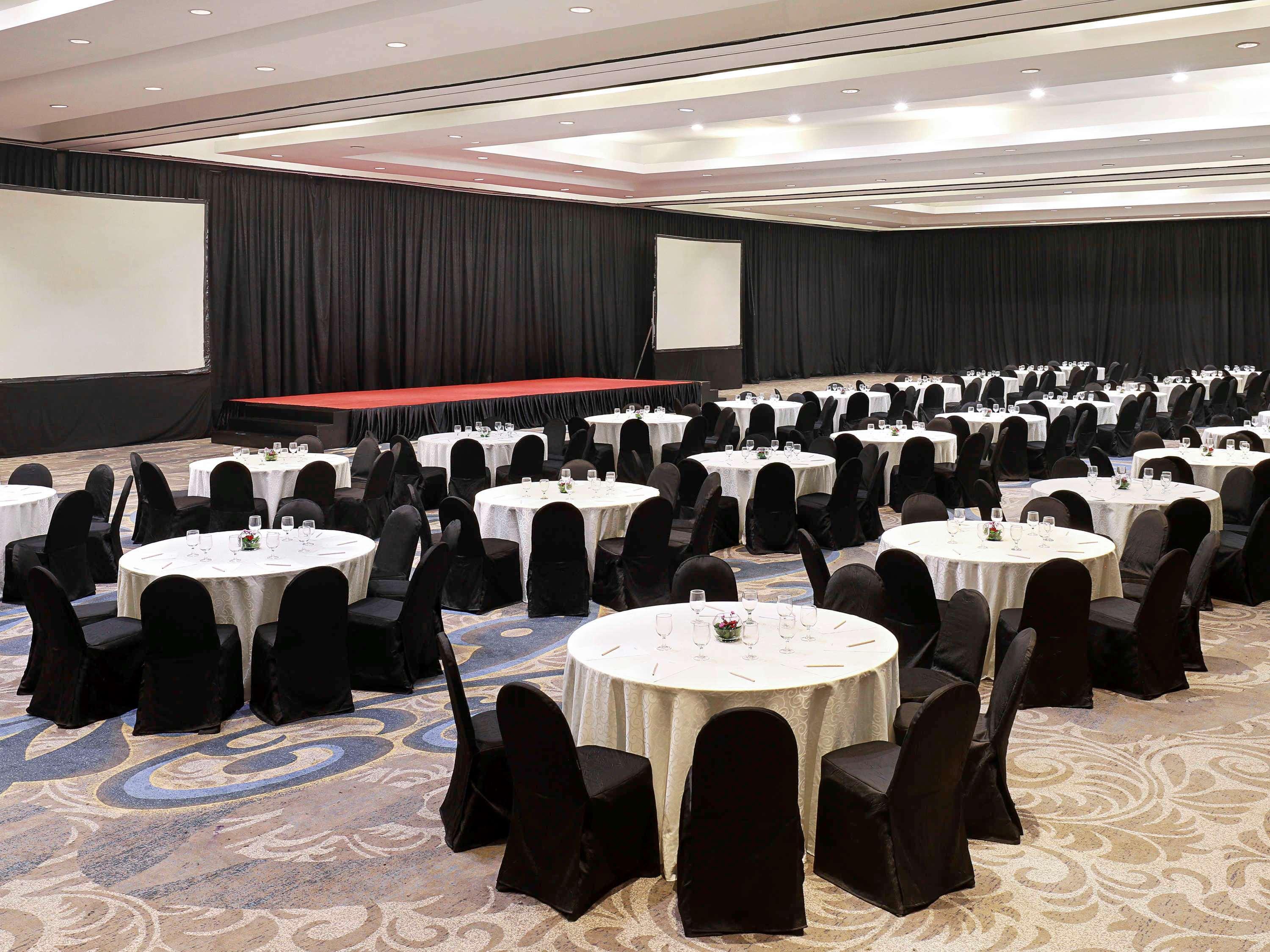 Mercure Convention Center Ancol 4*